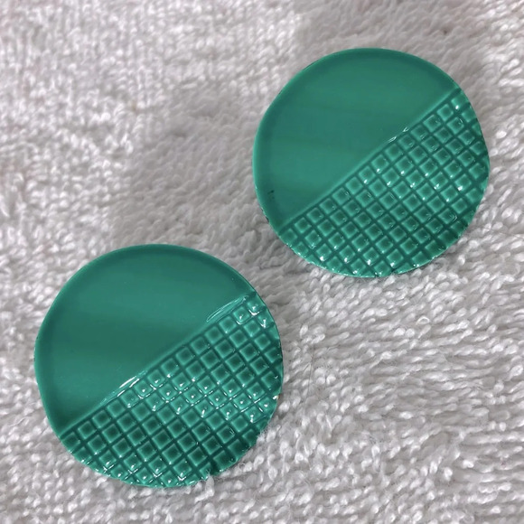 Vintage Green Painted Textured Metal Round Clip  On Earrings - Picture 1 of 8